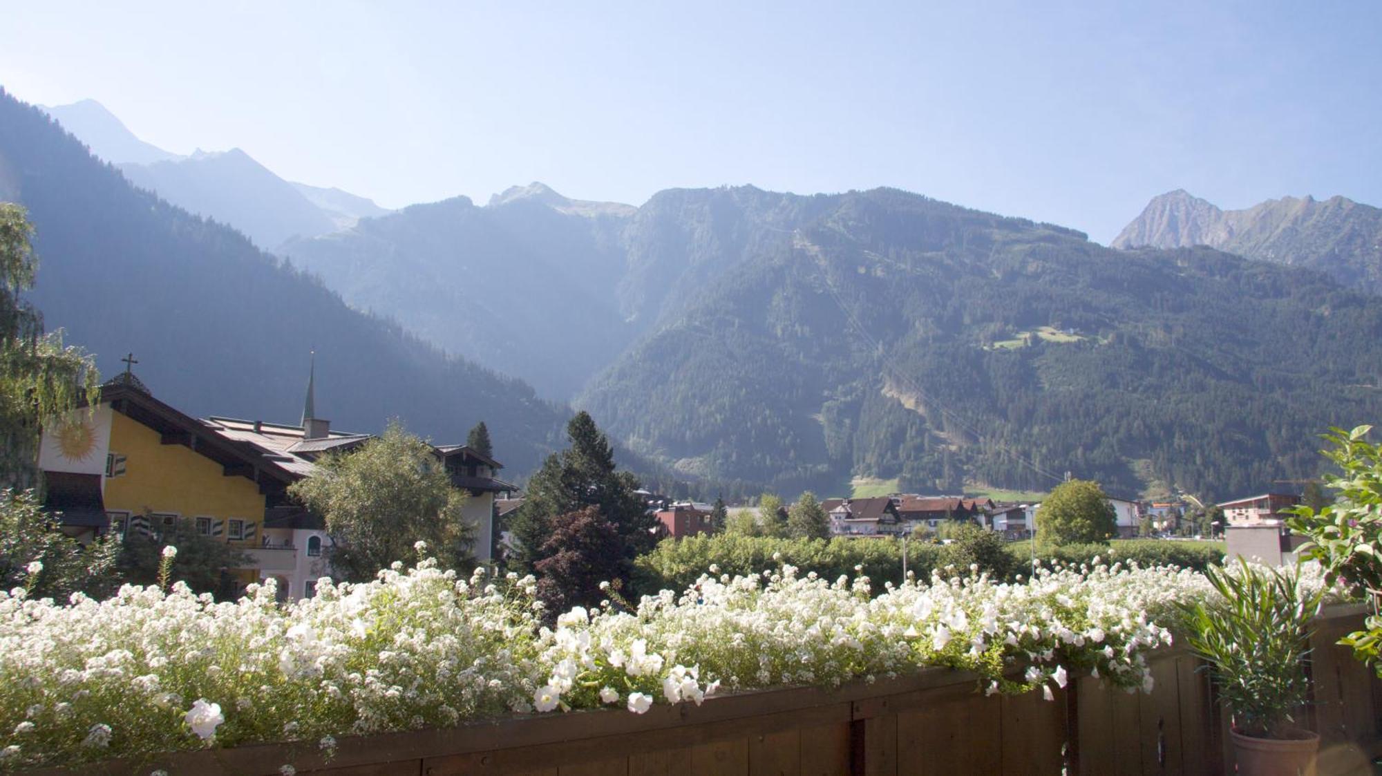 Hotel Landhaus Carla Майрхофен Экстерьер фото