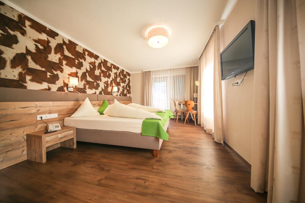 Hotel Landhaus Carla Майрхофен Экстерьер фото