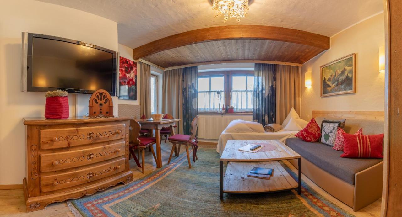 Hotel Landhaus Carla Майрхофен Экстерьер фото