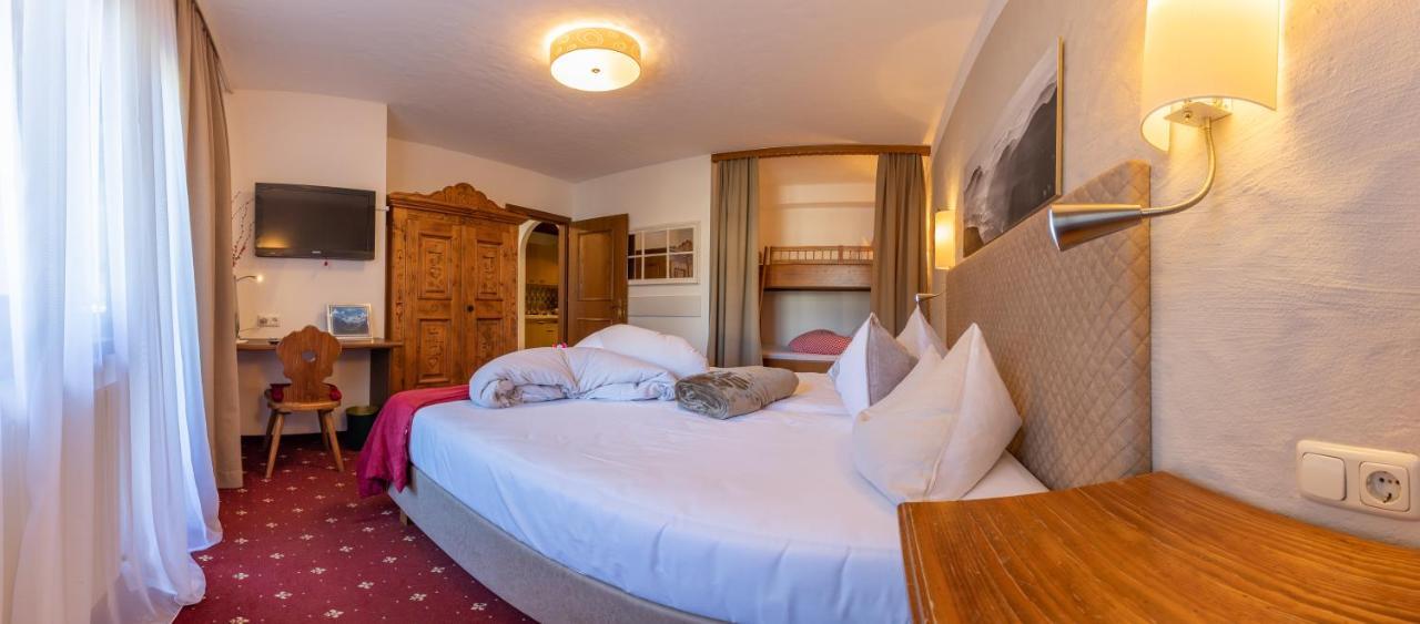 Hotel Landhaus Carla Майрхофен Экстерьер фото